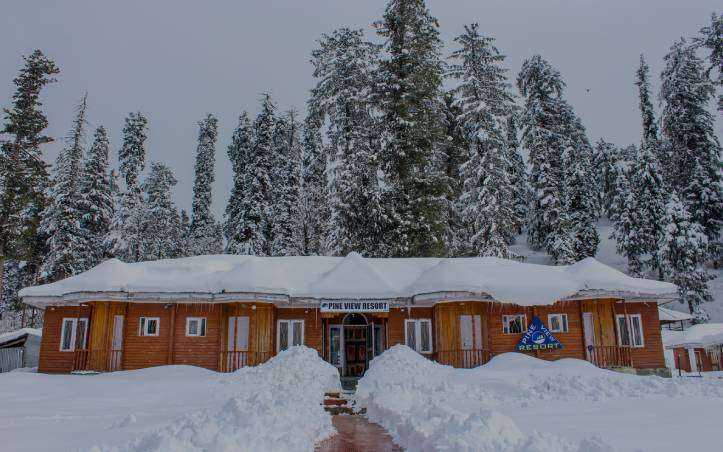 Pine View Resort : Main Town Gulmarg  | Kashmir | Club Wave and Sea